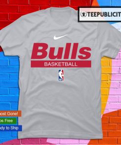 Chicago Bulls Essential Men's Nike NBA Long-Sleeve T-Shirt