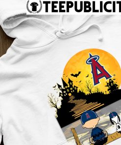 Charlie Brown And Snoopy Playing Baseball Atlanta Braves Mlb 2023 T-shirt,Sweater,  Hoodie, And Long Sleeved, Ladies, Tank Top