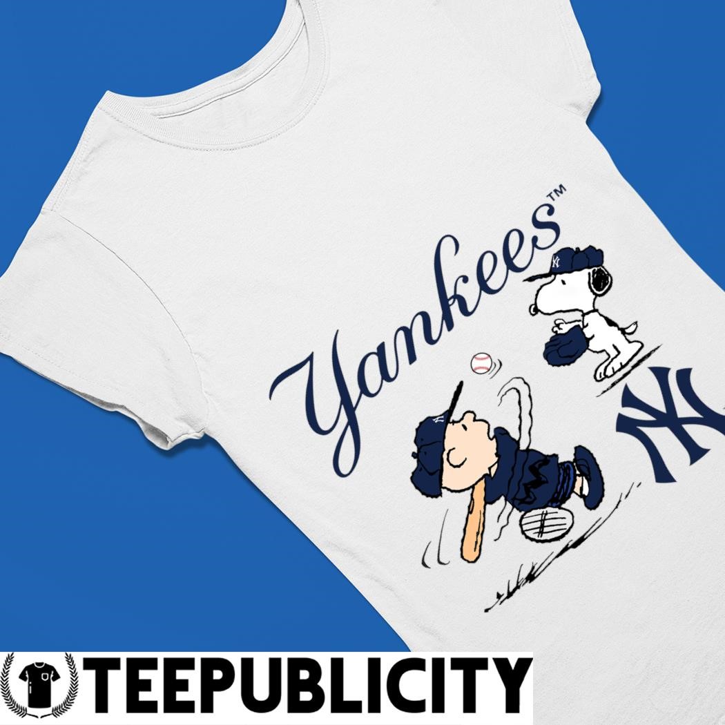 Peanuts Charlie Brown And Snoopy Playing Baseball New York Yankees T-Shirt  - TeeNavi